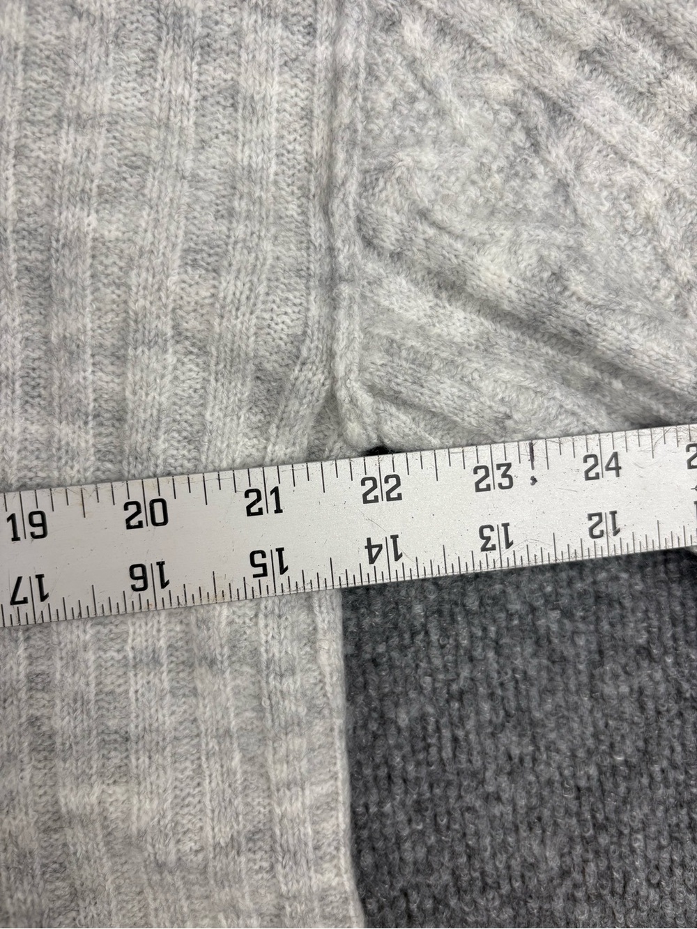 Legendary Outfitters Women's Cozy Cable Knit Sweater, Light Heather Gray, M New - Picture 5 of 8